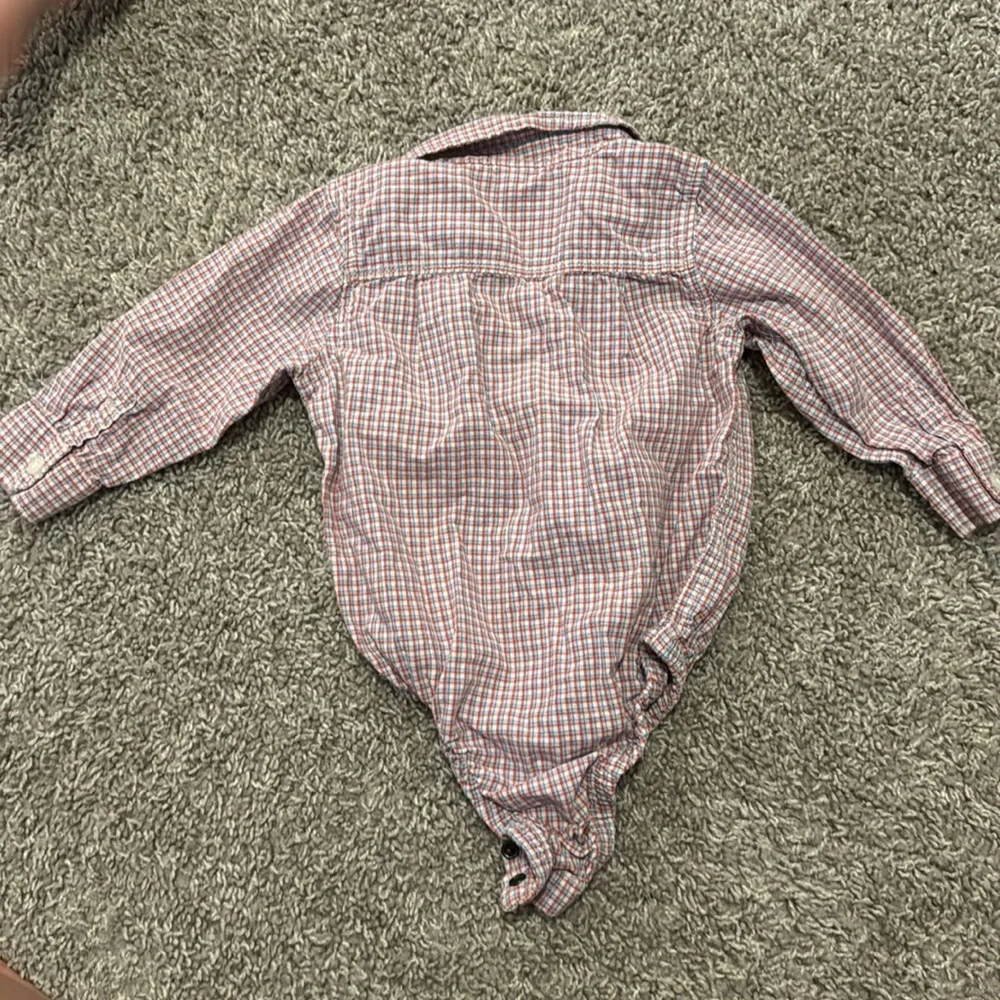 Gap button down onesie - Picture 4 of 4